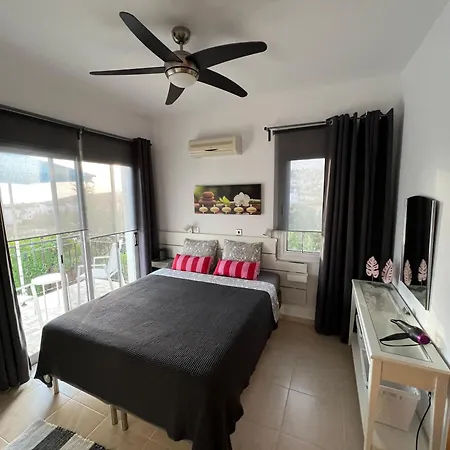 Tatil Evi Gemuetlich-modernes Ferienhaus-2 Schlafz-privater Pool-garten-5min Bis Coral Bay