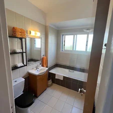 Gemuetlich-modernes Ferienhaus-2 Schlafz-privater Pool-garten-5min Bis Coral Bay Tatil Evi Peyia