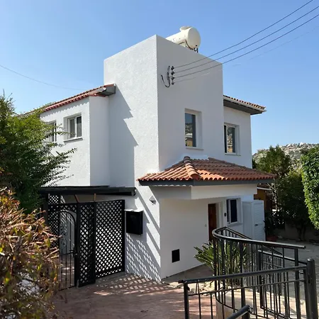 Gemuetlich-modernes Ferienhaus-2 Schlafz-privater Pool-garten-5min Bis Coral Bay Tatil Evi Peyia