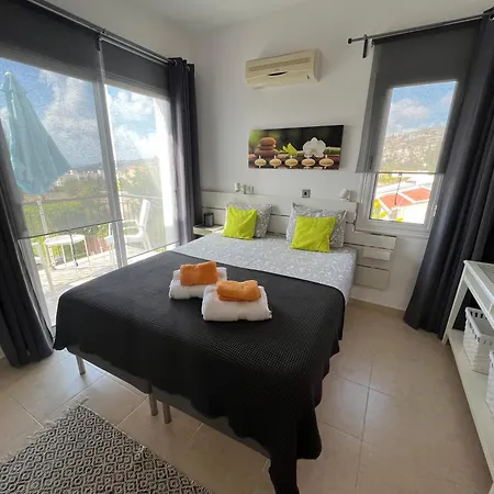 Gemuetlich-modernes Ferienhaus-2 Schlafz-privater Pool-garten-5min Bis Coral Bay Peyia