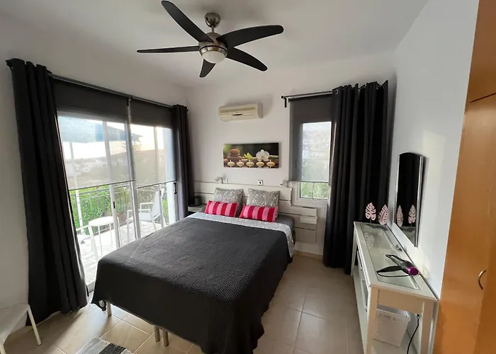 Hébergement de vacances Gemuetlich-modernes Ferienhaus-2 Schlafz-privater Pool-garten-5min Bis Coral Bay