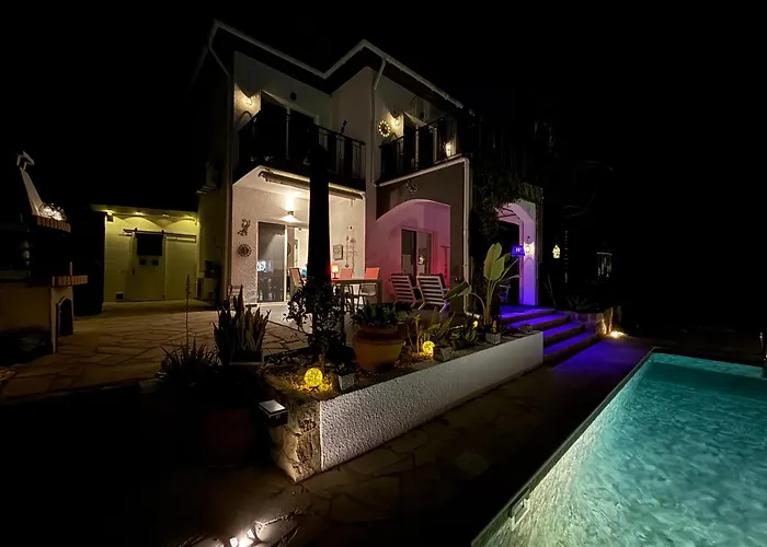 Gemuetlich-modernes Ferienhaus-2 Schlafz-privater Pool-garten-5min Bis Coral Bay Hébergement de vacances *