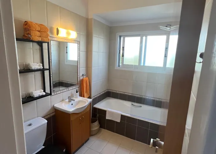 Gemuetlich-modernes Ferienhaus-2 Schlafz-privater Pool-garten-5min Bis Coral Bay Hébergement de vacances Peyia