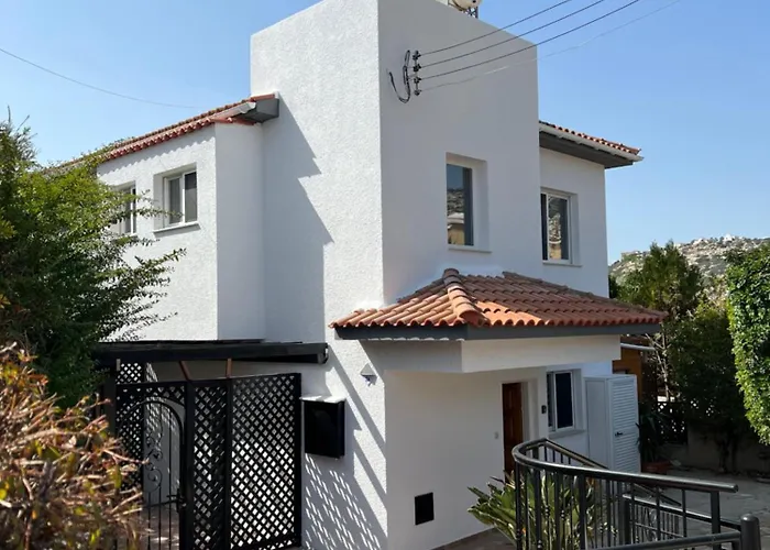 Gemuetlich-modernes Ferienhaus-2 Schlafz-privater Pool-garten-5min Bis Coral Bay Hébergement de vacances Peyia