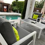 بيت للعطل Gemuetlich-modernes Ferienhaus-2 Schlafz-privater Pool-garten-5min Bis Coral Bay *