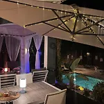 بيت للعطل Gemuetlich-modernes Ferienhaus-2 Schlafz-privater Pool-garten-5min Bis Coral Bay *