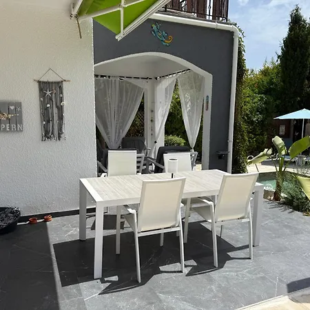 別荘 Gemuetlich-modernes Ferienhaus-2 Schlafz-privater Pool-garten-5min Bis Coral Bay