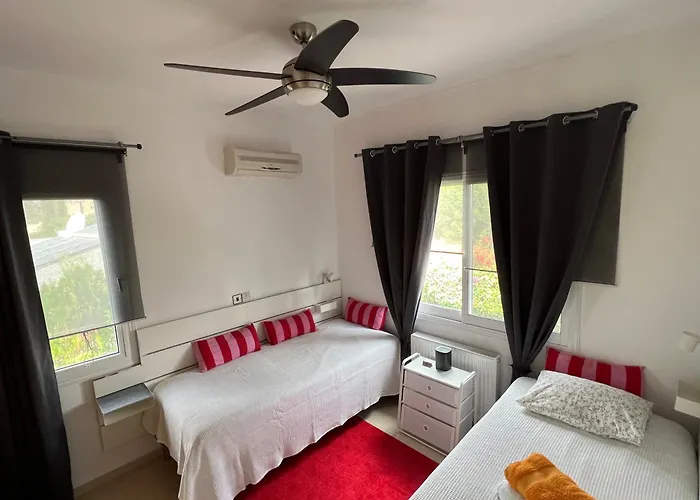 Semesterbostad Gemuetlich-modernes Ferienhaus-2 Schlafz-privater Pool-garten-5min Bis Coral Bay Pégeia